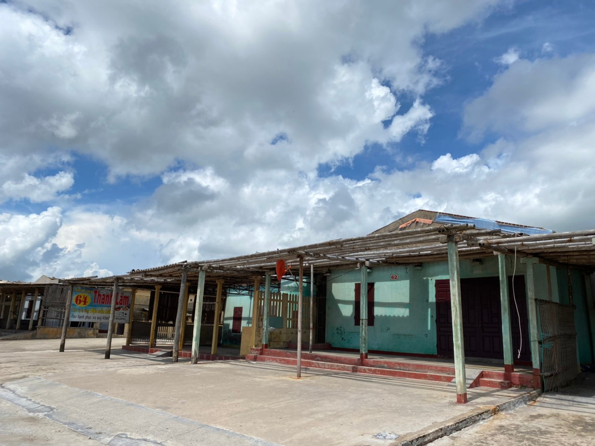 Quất Lâm được biết đến là "thiên đường mại dâm" cùng với nhiều tệ nạn xã hội.