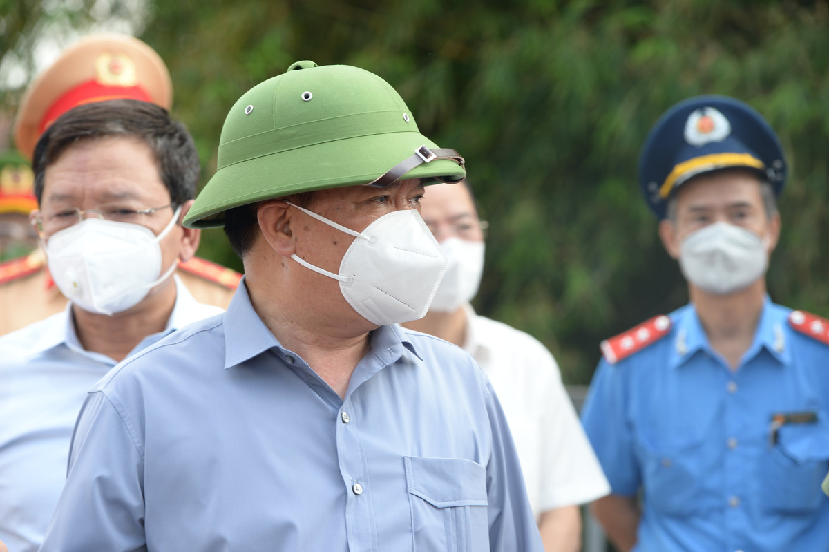 Tại cuộc thị sát, Bí thư Thành uỷ Hà Nội đánh giá chốt kiểm dịch trên sẽ rất áp lực vì lưu lượng phương tiện đông. Đây có thể coi là một trong những chốt kiểm dịch có số lượng xe lưu thông qua đông nhất của Thủ đô. Ông Đinh Tiến Dũng đề nghị các cán bộ, chiến sĩ tại chốt sớm triển khai phương án mở lối để các xe không đủ điều kiện tiếp tục lưu thông quay đầu, tránh gây ùn tắc.