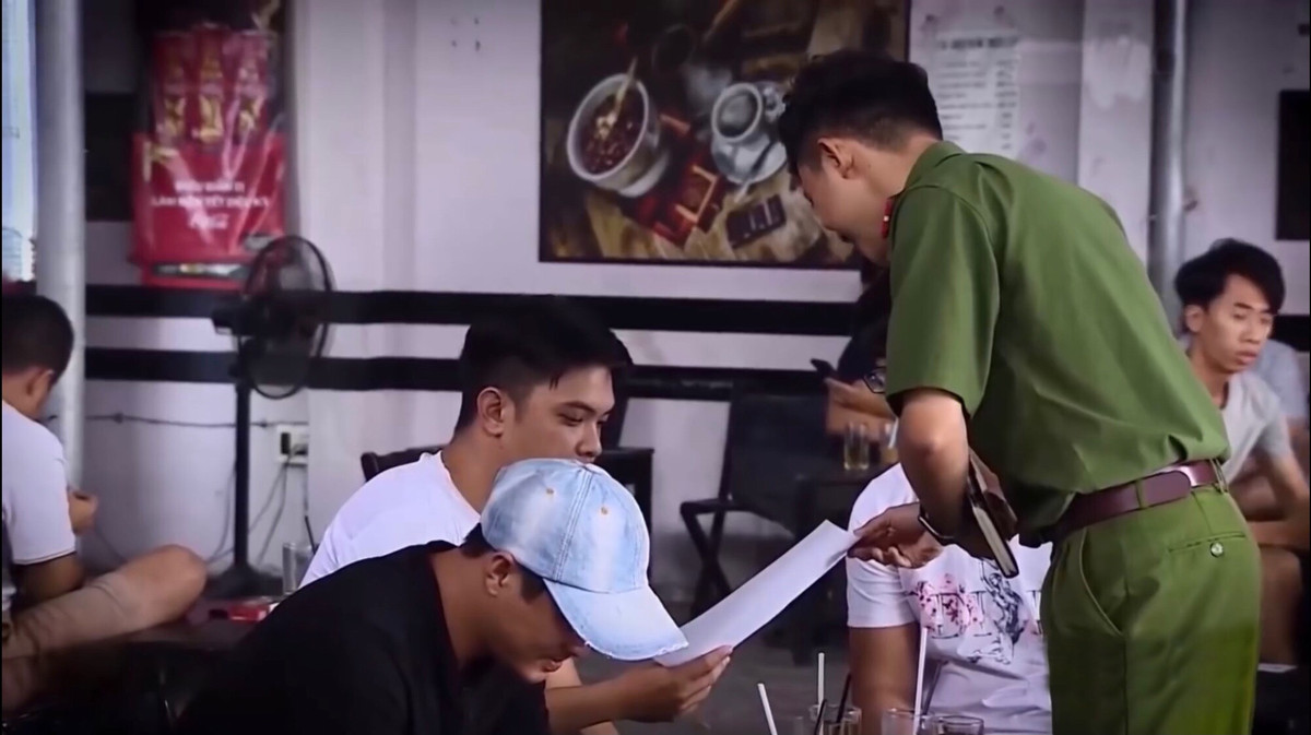 Gia đình nạn nhân cho biết, ngày 4/6/2018 nạn nhân có rời khỏi nhà, nhưng đi với ai, đi đâu thì không rõ. Nạn nhân đi trên một chiếc xe máy Janus hiệu Yamaha màu đỏ.