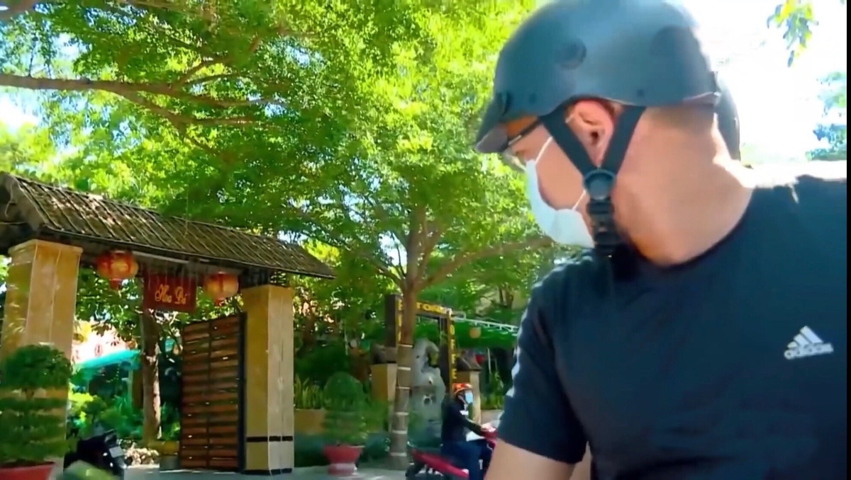 Xác định Phúc có thể là nghi phạm của vụ án, cơ quan điều tra đã nhanh chóng tập trung vào điều tra mối quan hệ giữ Phúc và nạn nhân. Công an xác định, thời gian gần đây, Phúc có hay gặp nạn nhân tại một quán cafe trên địa bàn.