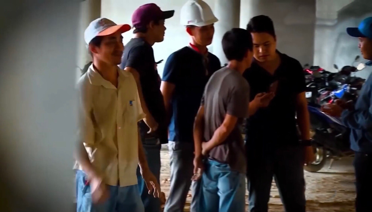 Ban chuyên án đã cử 2 tổ công tác đi điều tra, rà soát trên địa bàn. Một tổ điều tra theo hướng các nghi can là các đối tượng có tiền án, tiền sự, nghiện ngập. Tổ còn lại điều tra theo hướng nghi can là người có mối quan hệ gần gũi với nạn nhân.