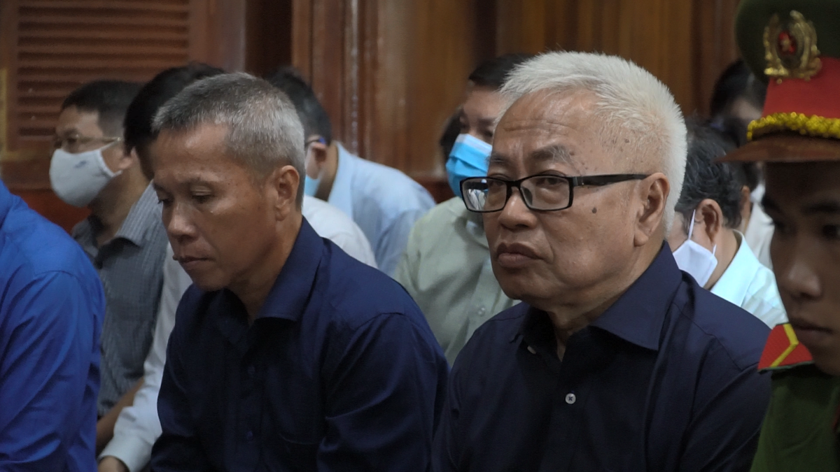 Theo nội dung bản án sơ thẩm, từ năm 2007 - 2013, với vai trò Tổng giám đốc, Phó chủ tịch HĐQT và Chủ tịch Hội đồng tín dụng DongABank, Trần Phương Bình đã chỉ đạo 11 bị cáo lập ra các công ty nhưng không hoạt động trên thực tế, nâng khống tài sản đảm bảo, cho vay tín chấp trái quy định… gây thiệt hại hàng ngàn tỷ đồng cho DongA Bank.