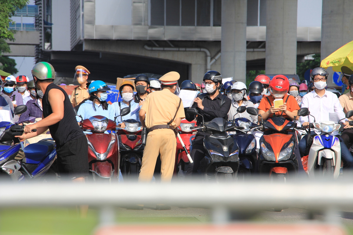 46 ngay 4 lan thay doi giay di duong, the he F5 se the nao?-Hinh-2