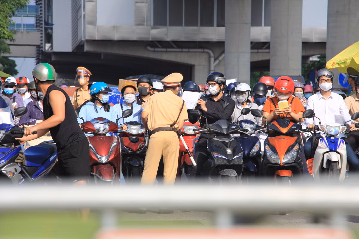 46 ngay 4 lan thay doi giay di duong, the he F5 se the nao?-Hinh-2