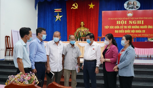 Ông Trịnh Minh Bình hiện đang là Trưởng Phòng Hành chính-Bổ trợ tư pháp, Sở Tư pháp; Ủy viên Ủy ban Kiểm tra Đảng ủy Sở, Chủ nhiệm Ủy ban Kiểm tra Công đoàn Sở Tư pháp Vĩnh Long.