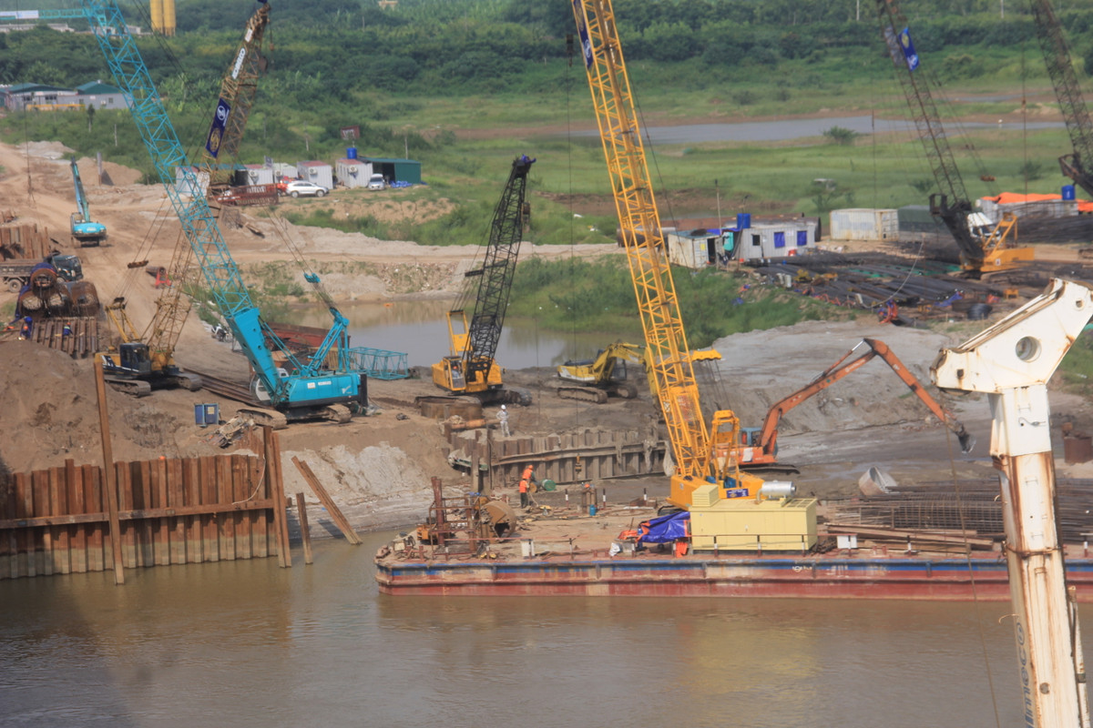 Khởi công xây dựng từ tháng 1/2021 với tổng mức đầu tư dự án 2.500 tỷ đồng, dự án xây dựng Cầu Vĩnh Tuy 2 do Ban Quản lý dự án đầu tư xây dựng công trình giao thông và UBND thành phố Hà Nội làm chủ đầu tư.