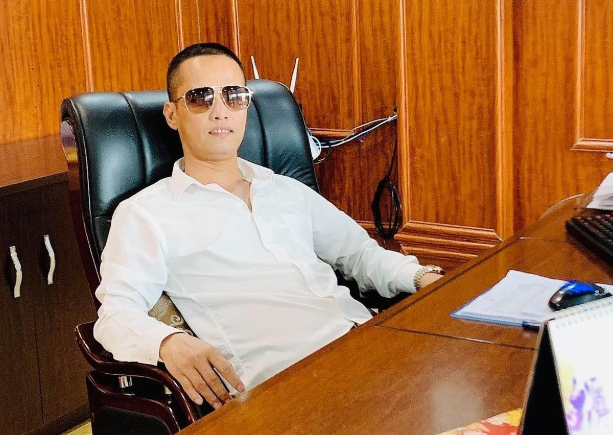 Cơ quan Cảnh sát điều tra Công an huyện Hưng Nguyên đã thu giữ 4 túi nilon bên trong có rất nhiều viên nén nghi là ma túy dạng MDMA (thuốc lắc) và 2 túi nilon chứa chất rắn (nghi là cần sa) có tổng khối lượng khoảng 30gam, 7 cục dạng sừng (nghi là sừng tê giác) có khối lượng 711,915gam, 2 xe ô tô (1 xe MERCEDES, 1 xe LEXUS 350), 1 khẩu súng, 25 viên đạn.