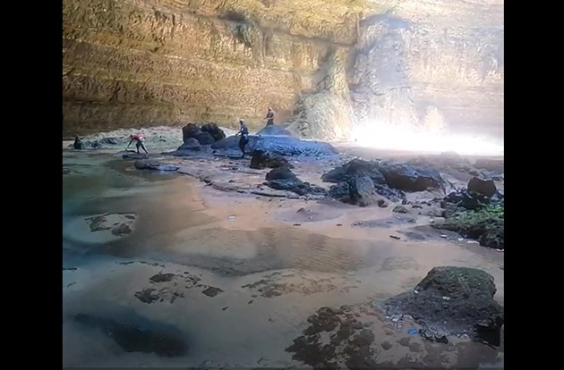 Video: Kham pha “Gieng Dia nguc” chua tung ai dam xuong day-Hinh-10