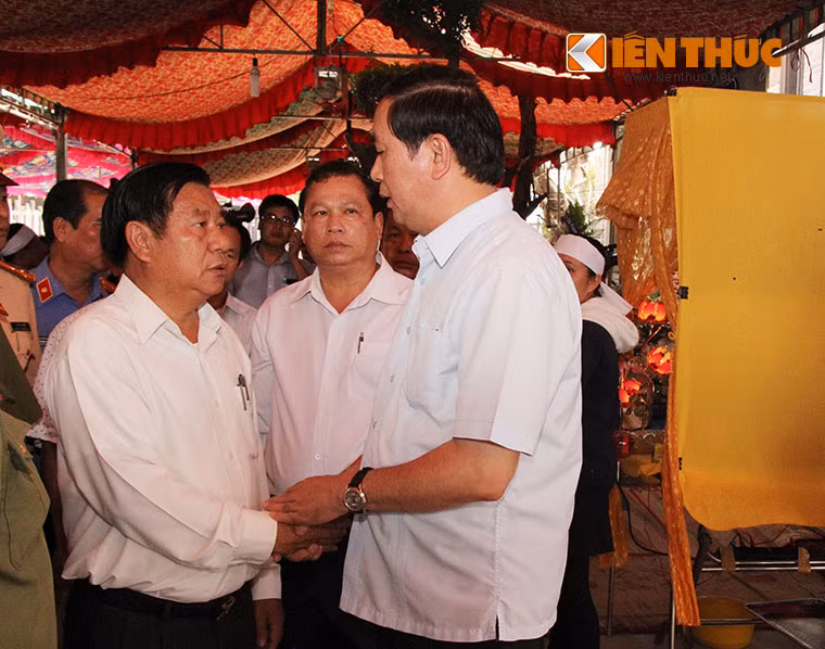 Trước đó, vào lúc 8h30 sáng cùng ngày, gia đình đã tiến hành phát tang cho các nạn nhân. Theo cáo phó, lễ động quan sẽ được tiến hành vào lúc 7h ngày 11/7. Sau đó, linh cữu các nạn nhân sẽ được an táng tại Hoa viên nghĩa trang Bình Dương.