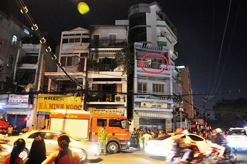 TP HCM: Chay nha 4 tang, 6 nguoi keu cuu