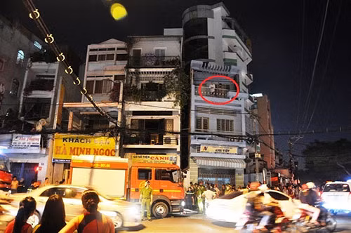 TP HCM: Chay nha 4 tang, 6 nguoi keu cuu