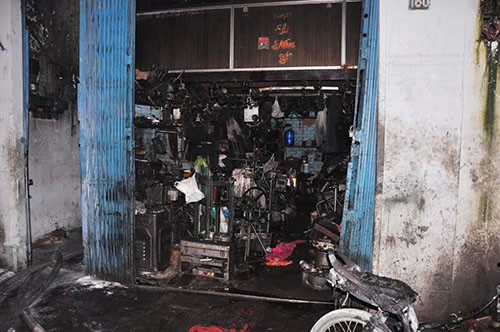 TP HCM: Chay nha 4 tang, 6 nguoi keu cuu-Hinh-2