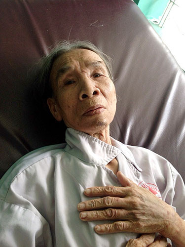 Tim nguoi than cu ba bi nguoi nuoc ngoai tong xe tai TP HCM