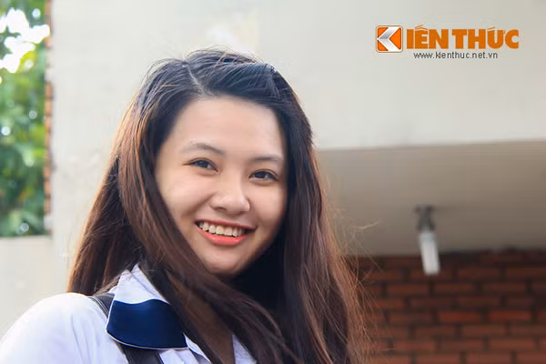 Nữ sinh Nguyễn Thị Hòa (THPT Thạnh Lộc, Q.12, TP HCM) xinh đẹp rạng ngời.