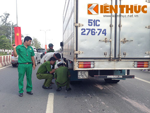 Qua đường đón mẹ đi khám bệnh, bị xe tải tông chết thảm - Hình 2 Qua duong don me di kham benh, bi xe tai tong chet tham-Hinh-2