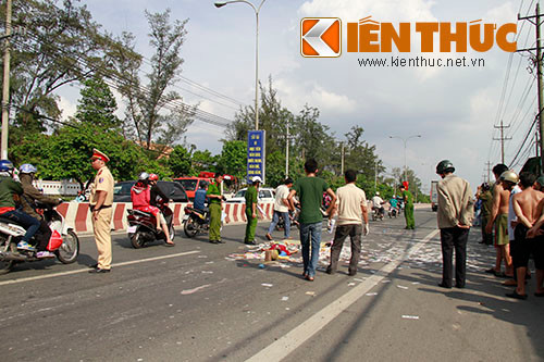 Qua đường đón mẹ đi khám bệnh, bị xe tải tông chết thảm Qua duong don me di kham benh, bi xe tai tong chet tham