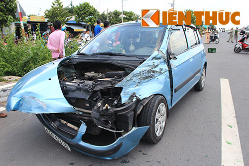 Kinh hoang phu xe tai vang khoi cabin chet tham-Hinh-3