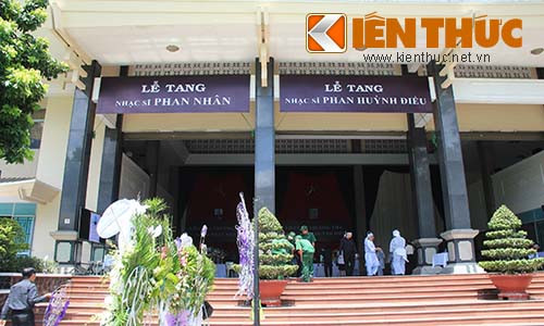 Hai “dai thu” lang am nhac mat cung ngay, dam tang cung noi