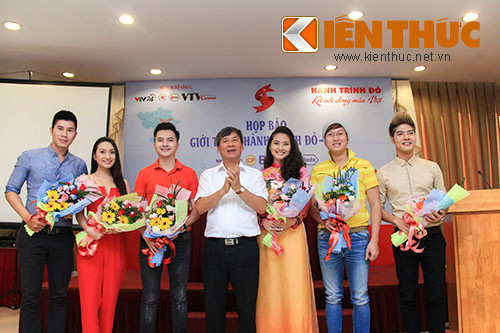 Nhieu ca si Viet lam dai su Hanh trinh do