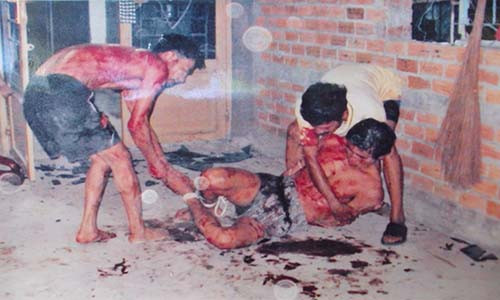 Cha con to truong an ninh khu pho danh nguoi da man?