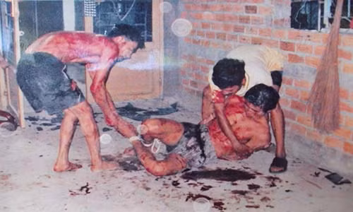 Cha con to truong an ninh khu pho danh nguoi da man?