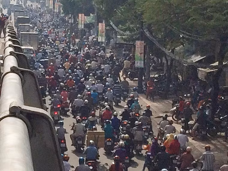 Giao thông qua khu vực bị ùn tắc nghiêm trọng