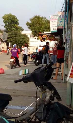 Bình Dương: Bảo mẫu đánh trẻ, giật tài sản, đòi hành hung PV - Hình 8 Binh Duong: Bao mau danh tre, giat tai san, doi hanh hung PV-Hinh-8