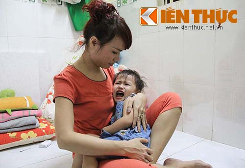 Bình Dương: Bảo mẫu đánh trẻ, giật tài sản, đòi hành hung PV - Hình 4 Binh Duong: Bao mau danh tre, giat tai san, doi hanh hung PV-Hinh-4