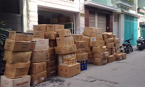 Bat hang nghin hop my pham hang hieu nhai