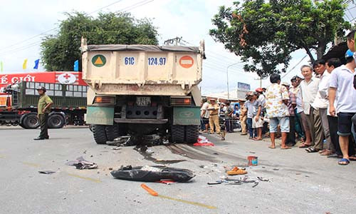 “Hung than” xe ben can xe may, nguoi dan ong chet tham