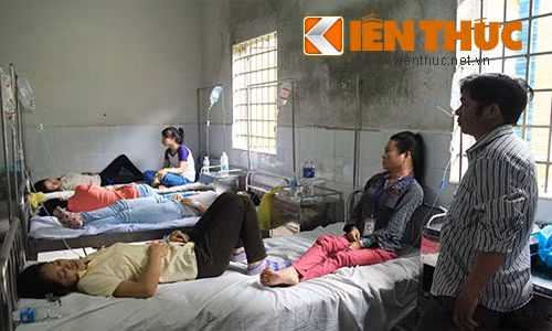 Hang tram cong nhan bi ngo doc tap the o Binh Duong-Hinh-2