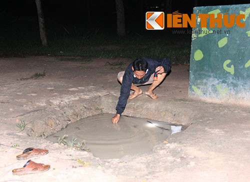 Roi xuong ho nuoc, be gai 4 tuoi tu vong