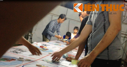 “Sòng bạc” công khai trong hội chợ ca nhạc ở Bình Dương - Hình 3 “Song bac” cong khai trong hoi cho ca nhac o Binh Duong-Hinh-3