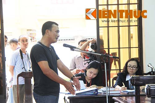 Vu CSGT bán chét cáp tren: Bị cáo khai giũ súng vì sọ ma-Hinh-6