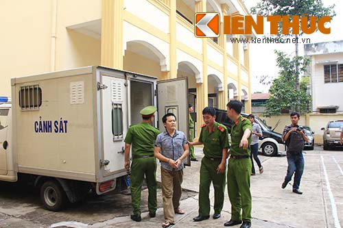 Vu CSGT bán chét cáp tren: Bị cáo khai giũ súng vì sọ ma