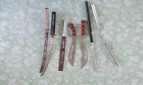 Bang nhom hoc sinh Binh Duong dung ma tau chem canh sat