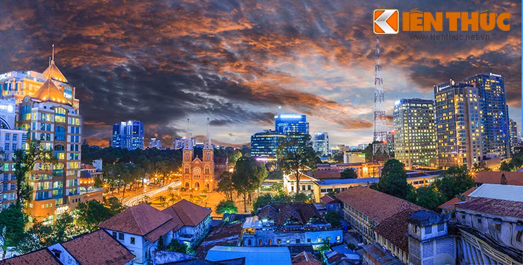 Khu trung tâm thành phố, mặt trước nhà thờ Đức Bà, đài truyền hình TP HCM, trường Đại học Khoa học xã hội và Nhân Văn TP HCM, Thảo Cầm Viên.