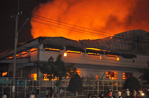 Chay ngun ngut suot dem tai cong ty non mu Dong Nai