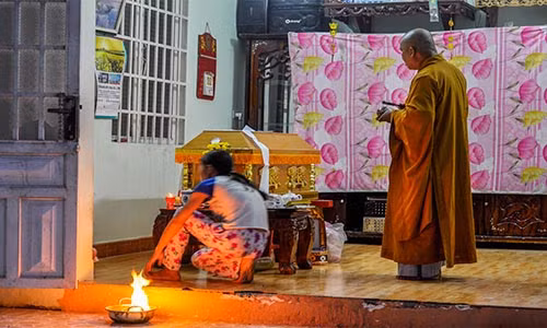 Cong an noi gi vu cha giet con chon xac trong nha?