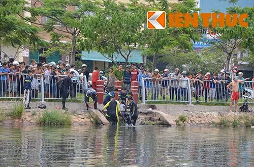 Vua thay cong an, nhay luon xuong kenh, chet duoi-Hinh-2