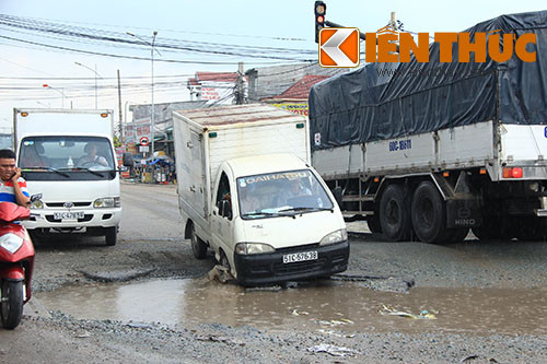 “Ho tu than”, “o voi khung” xuat hien: Hang loat o to gap nan-Hinh-8