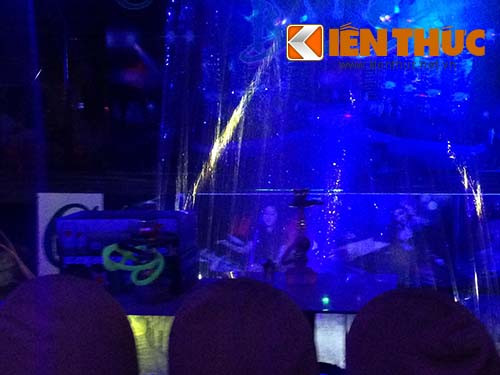 Theo lời của một số thanh niên thường lui tới đây, những bình shisha được thêm "thần dược" bên trong nhằm tăng độ phê.