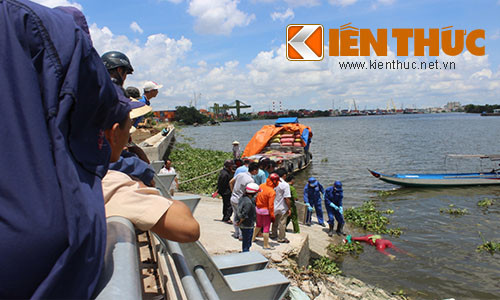 Phat hien thi the nguoi phu nu nhay cau troi song Sai Gon