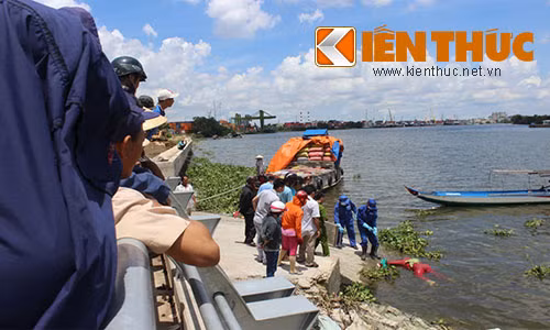 Phat hien thi the nguoi phu nu nhay cau troi song Sai Gon