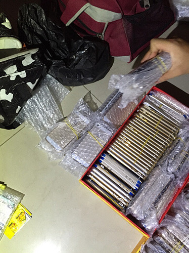 Cảnh sát Bình Dương đột kích phòng trọ, bắt 300 iPhone 6, 5S nhái Canh sat Binh Duong dot kich phong tro, bat 300 iPhone 6, 5S nhai