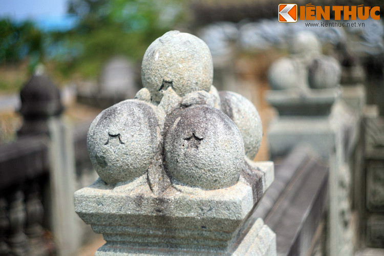 Việc tạo hình các loại trái cây ở lăng mộ không phải là hiếm gặp trong giới quyền thế ở Nam Bộ đầu thế kỷ 20. Theo thời gian, đa phần lăng mộ kiều này đã bị hủy hoại hoặc thay đổi kiến trúc, và lăng mộ Đốc phủ Cao Minh Thạnh là một trong số ít công trình tiêu biểu còn sót lại.