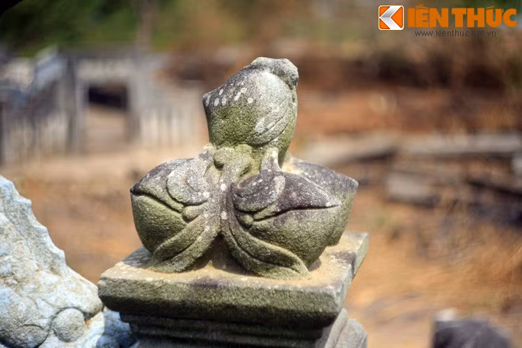 Đồng thời, nó cũng thể hiện tâm hồn phóng khoáng của cư dân ở một vùng đất mới khai phá, không câu nệ vào những hình tượng mang tính quy phạm xưa cũ... Mời quý độc giả xem video: Văn hóa dòng họ - nét đặc sắc trong văn hóa Việt. Nguồn: VTC10.