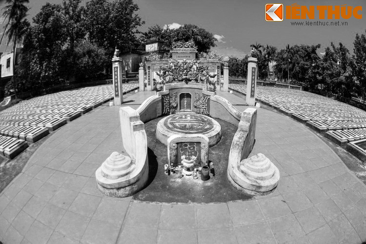 Cho đến hết năm 1858, quân Pháp – Tây Ban Nha vẫn không sao mở rộng phá vỡ thế phòng thủ của ta để thực hiện chiến lược đánh nhanh, thắng nhanh. Tiến thoái đều không được, đầu tháng 2/1859, chúng chuyển hướng tấn công vào Gia Định, chỉ để lại ở Đà Nẵng một lực lượng nhỏ.