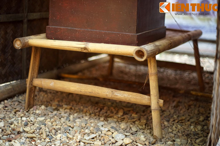 Chõng là vật dụng giống cái bàn đóng bằng tre, dùng để ngồi làm bài, cũng là nơi để nghỉ ngơi. Chõng tre ngày nay vẫn là một dụng được sử dụng phổ biến ở vùng nông thôn Việt Nam.