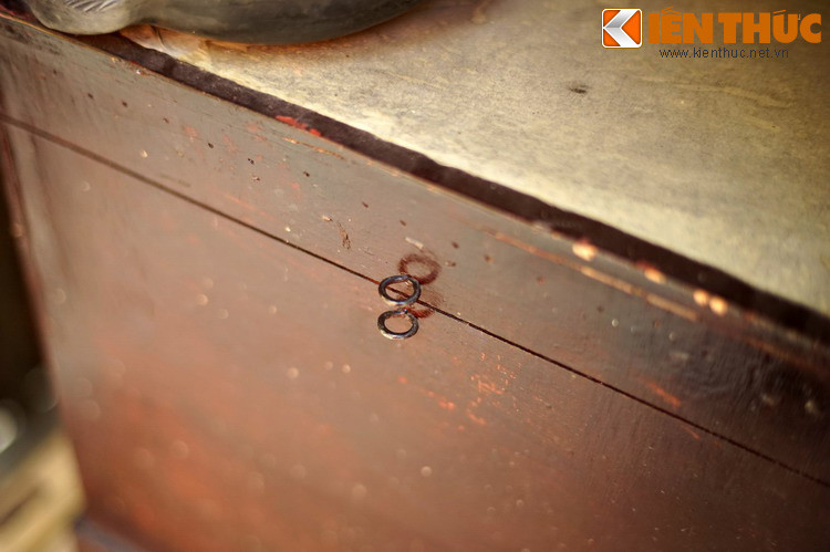 Phê phán mặt trái của nền thi cử kiểu lều chõng, Ngô Tất Tố cho rằng: "Lều Chõng [...] đã chế tạo đủ các hạng người hữu dụng hoặc vô dụng. Chính nó đã làm cho nước Việt Nam trở nên một nước có văn hóa, rồi lại chính nó đã đưa nước Việt Nam đến cõi diệt vong".